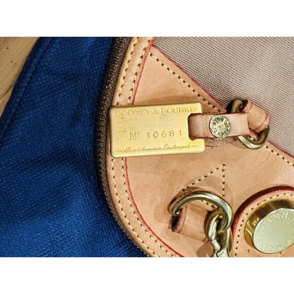 Vtg Dooney & Bourke Cabriolet Canvas Vacchetta Leather Domed Satchel & Dust Bag - Picture 7 of 16